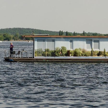 Feststehendes Hausboot Hotel Kolonie Zern Bagian luar foto