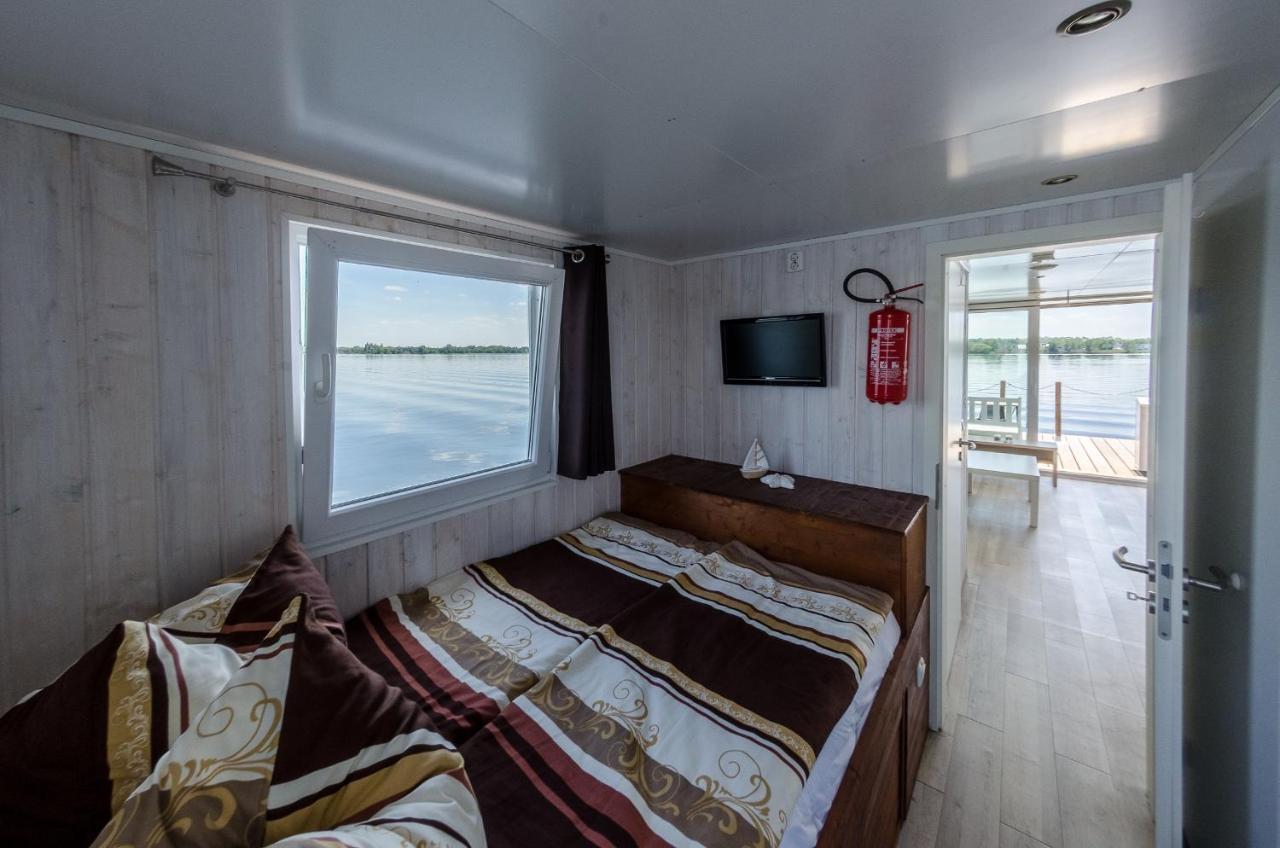 Feststehendes Hausboot Hotel Kolonie Zern Bagian luar foto